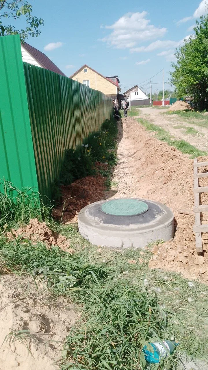Готовый колодец у дома в Московской области